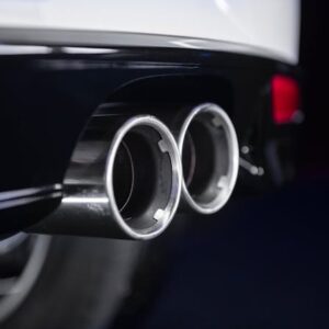 Výfuk s elektrickým regulátorem
